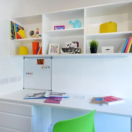 For Students Only Spacious At Flinders House Located In *