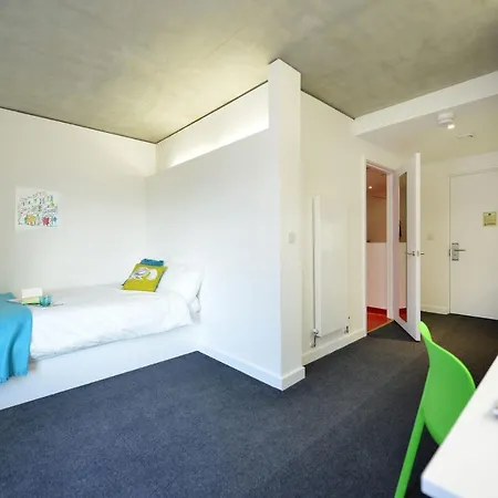 For Students Only Spacious At Flinders House Located In * Londres