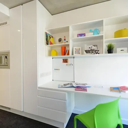 For Students Only Spacious At Flinders House Located In