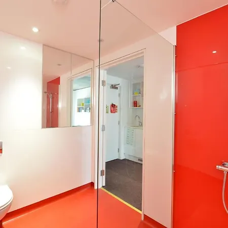 For Students Only Spacious At Flinders House Located In *