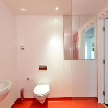 For Students Only Spacious At Flinders House Located In Apartment *