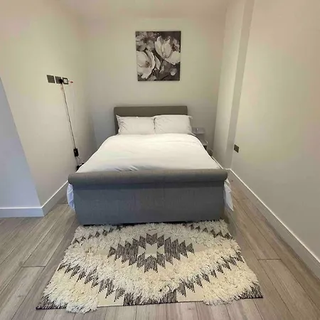 Stylish And Cosy 2 Bedroom Flat In Croydon