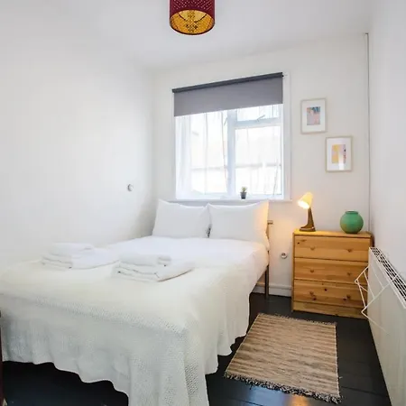 Stylish 4bd House With Private Garden - Stratford Casa vacanze Londra