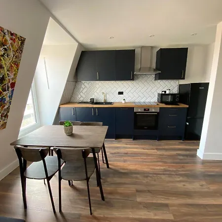 8 - West Brand New Loft Apartment