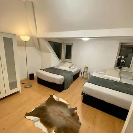 Penthouse Studio With 2 Double Beds & Smart Tv. Great Location London