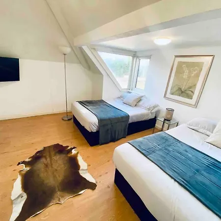 Penthouse Studio With 2 Double Beds & Smart Tv. Great Location London