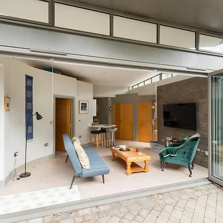 The House - Crouch End * Londra