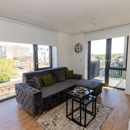 East Palace Apartment *