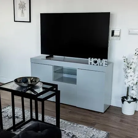 East Palace Apartment *