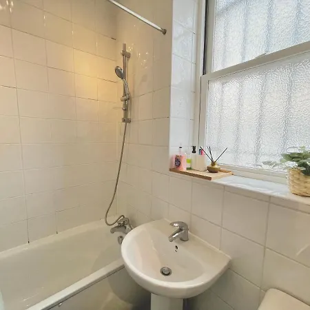 Archway Station Big Bedroom Flat * London