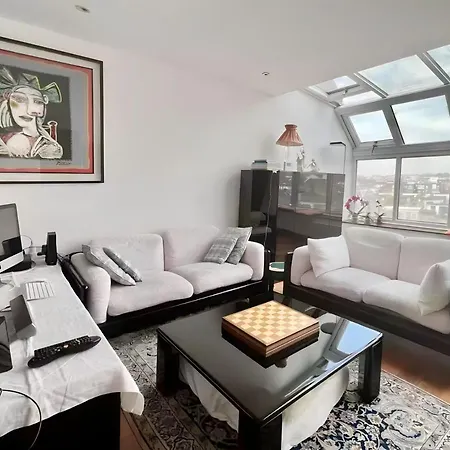 Kensington Heights Apartment *