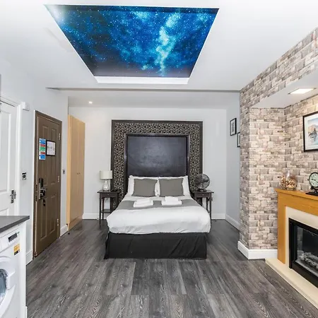 W6 * London