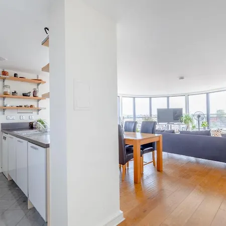 Lovely 2bd Flat With Balcony - Stoke Newington