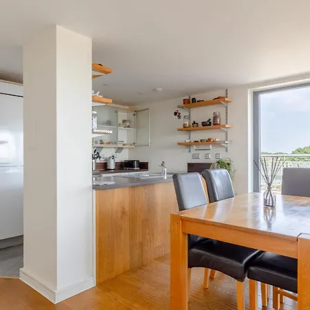 Lovely 2bd Flat With Balcony - Stoke Newington