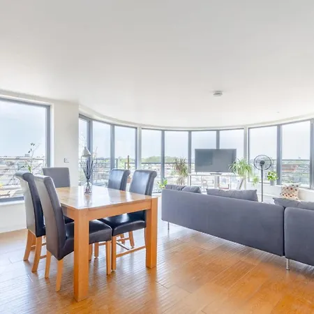Apartment Lovely 2bd Flat With Balcony - Stoke Newington *