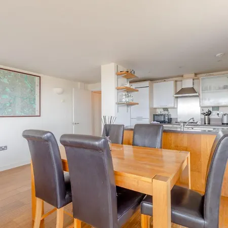 Apartment Lovely 2bd Flat With Balcony - Stoke Newington London