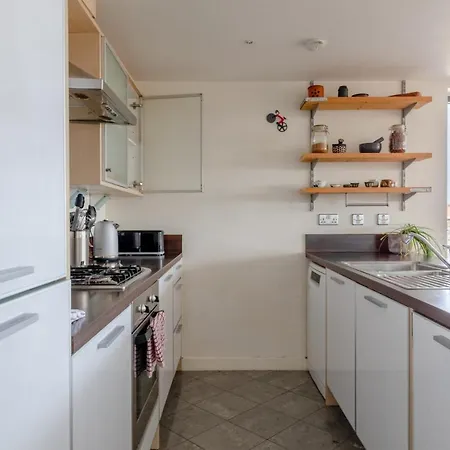 Apartment Lovely 2bd Flat With Balcony - Stoke Newington *