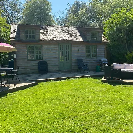 The Secret & Hideaway Caravan Cudham