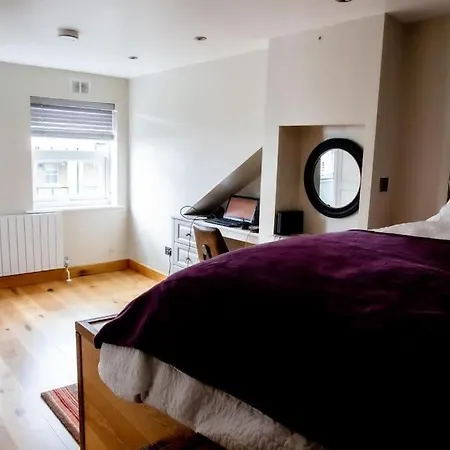 Airy, 3 Bedrooms, Ensuite , Flat Appartement Londres