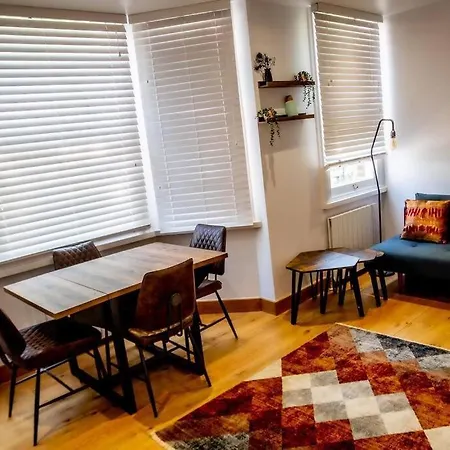 Apartment Airy, 3 Bedrooms, Ensuite , Flat