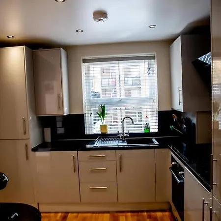 Airy, 3 Bedrooms, Ensuite , Flat