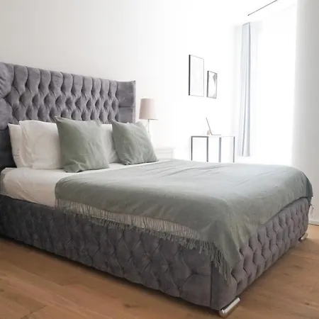 Luxury With Ac By The River * ロンドン