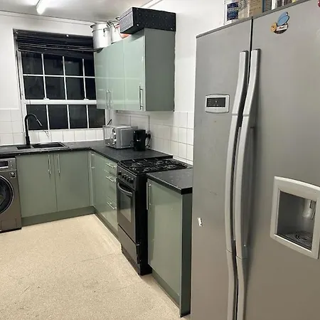 Huge By Bridge - King Sized Bed London