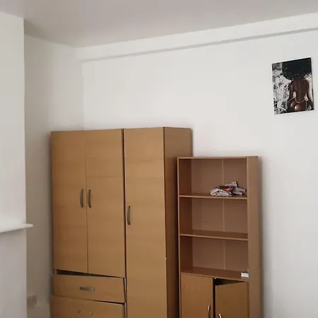 Apartment Huge By Bridge - King Sized Bed