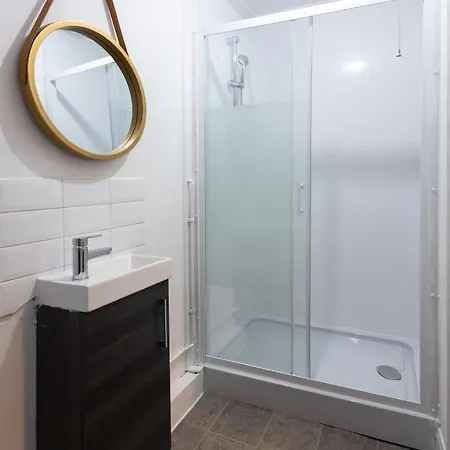 Trendy 2bed Flat Bethnal London