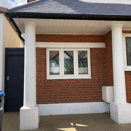 Apartment Cosy Self Contained With Private Bathroom 10 Mins To Wembley Stadium London