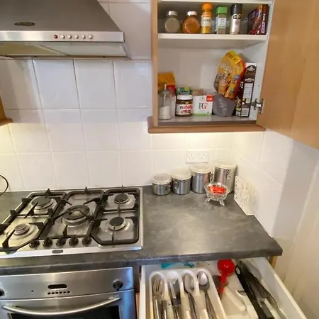 3 Bedroom Holiday home Pinner
