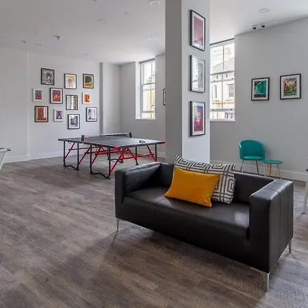 Stunning Modern At Seven Sisters Located In Apartment *