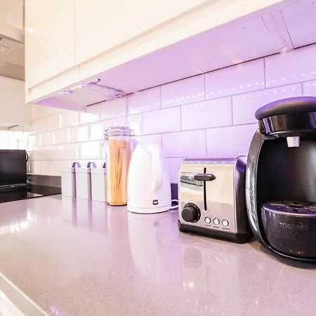 Modern & Spacious 1 Bedroom Clapham Junction Flat London