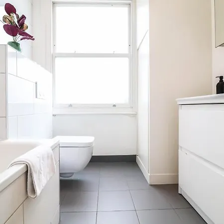 Apartment Modern & Spacious 1 Bedroom Clapham Junction Flat *