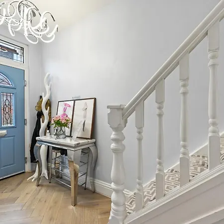 Wembley Luxury Residence- Opulence House Holiday home