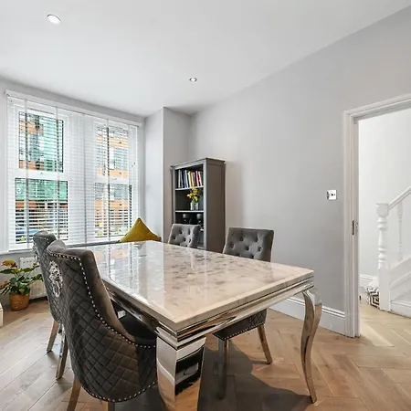 Wembley Luxury Residence- Opulence House *