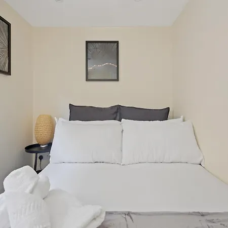 Knightsbridge Sapphire By Dena Elite Collection Holiday home