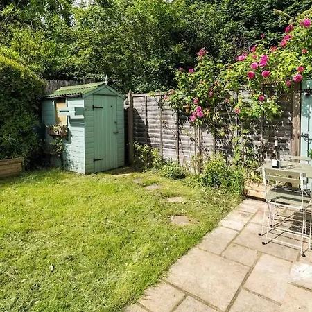 Where Style & Convenience Combine- Photo Id Required Apartment London