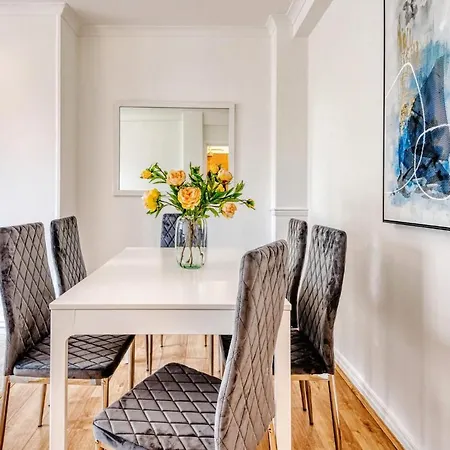 Marble Arch 2-bedroom Apartment *
