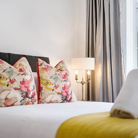 Marble Arch 2-bedroom Apartment London