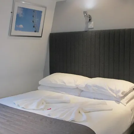 Alhambra Hotel 2*