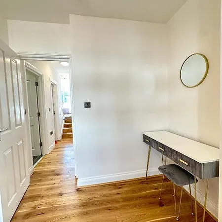 Parkway Residences Apartment London