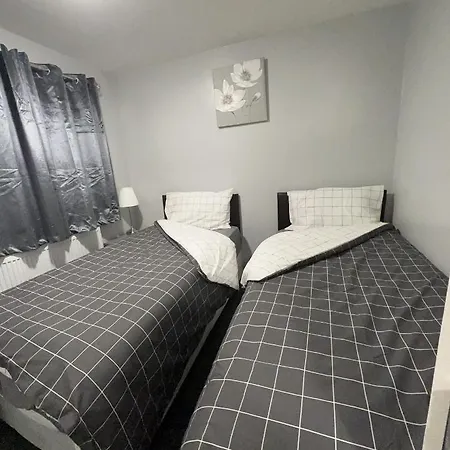 Holiday home Mona's Dagenham
