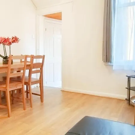 Holiday home Pearl Garden In Wembley London