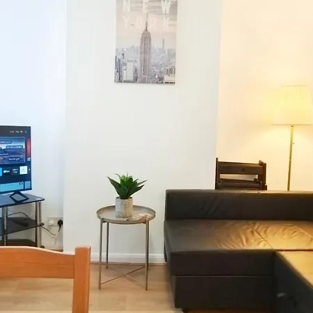 Pearl Garden In Wembley Holiday home *