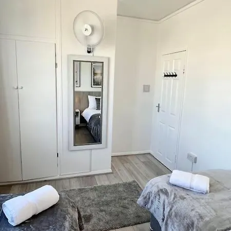 Lovely 3 Bedrooms Flat Apartment