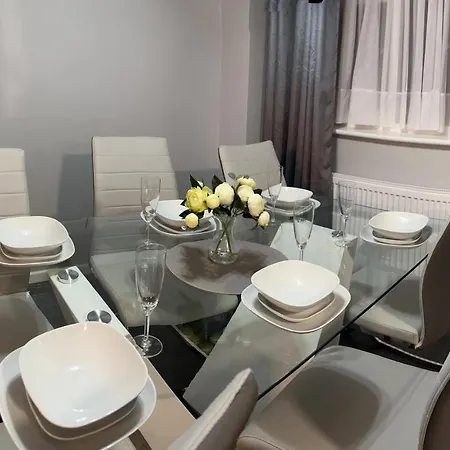 Holiday home Mona's Dagenham