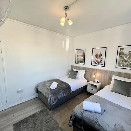 Apartment Lovely 3 Bedrooms Flat *