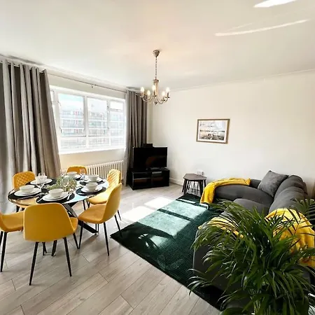 Apartment Lovely 3 Bedrooms Flat London
