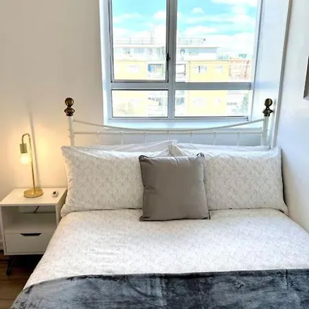 Lovely 3 Bedrooms Flat * London